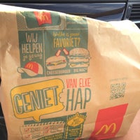 รูปภาพถ่ายที่ McDonald&amp;#39;s โดย Hennie d. เมื่อ 7/5/2015