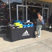 Adidas Outlet - Tienda de artículos en Cypress