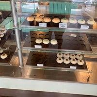 Photo taken at Crave Cupcakes by Ceslab on 9/10/2019