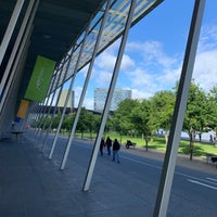 รูปภาพถ่ายที่ Melbourne Convention and Exhibition Centre โดย Katsuhiro N. เมื่อ 12/8/2022