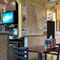 Foto scattata a Pusateri&amp;#39;s Chicago Pizza da Dale S. il 5/7/2023