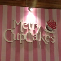 รูปภาพถ่ายที่ Merry Cupcakes โดย Carla Erika U. เมื่อ 9/30/2012