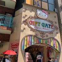 Photo taken at Sanrio Gift Gate by クエスト on 6/25/2022