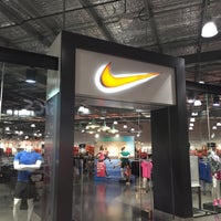 nike outlet university hill