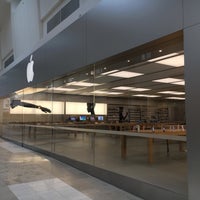 Photo taken at Apple Doncaster by Al on 5/24/2017