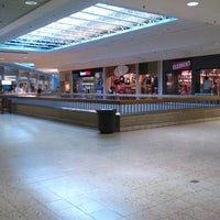 Foto tirada no(a) Century III Mall por Bunny L. em 6/2/2014