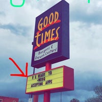 Das Foto wurde bei Good Times Burgers &amp;amp; Frozen Custard von Brandon E. am 4/24/2016 aufgenommen
