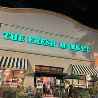Foto tirada no(a) The Fresh Market por Lisa H. em 12/14/2021