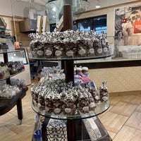 Foto tomada en Kilwins Chocolates and Ice Cream  por Lisa H. el 6/7/2021