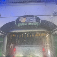 Foto diambil di Express Car Wash oleh Lisa H. pada 6/11/2022