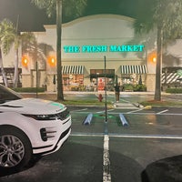 รูปภาพถ่ายที่ The Fresh Market โดย Lisa H. เมื่อ 12/18/2021