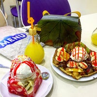 Photo taken at Bubble Waffle Cafe by Naz A. on 3/14/2018