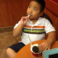 Photo taken at Cold Stone Creamery by Diana Q. on 10/5/2013