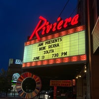 รูปภาพถ่ายที่ Riviera Theatre โดย Eric G. เมื่อ 6/14/2023