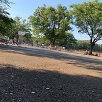 Photo taken at 代々木公園バスケットボールコート by Junya Y. on 8/15/2020