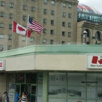 รูปภาพถ่ายที่ Niagara Falls Duty Free Shop โดย 정아 임. เมื่อ 7/29/2014