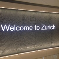 Foto tirada no(a) Aeroporto de Zurique (ZRH) por Sara B. em 4/17/2013