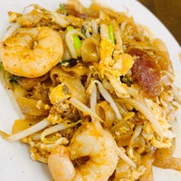 Photo taken at Siam Road Charcoal Char Koay Teow by Chew E. on 5/3/2023