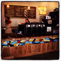 10/4/2013 tarihinde FABO Coffee Art Barziyaretçi tarafından FABO Coffee Art Bar'de çekilen fotoğraf