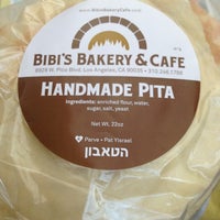 Das Foto wurde bei Bibi&amp;#39;s Bakery &amp;amp; Cafe von Rabbi Yonah B. am 5/9/2013 aufgenommen