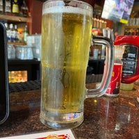 Photo taken at Red Robin Gourmet Burgers and Brews by Ruben T. on 6/6/2022