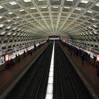 Photo taken at Gallery Place - Chinatown Metro Station by Fredo A. on 1/16/2016