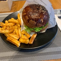 Photo taken at Mengoli Burgers Steak Fries by Tolga on 2/17/2024