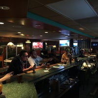 Foto diambil di Summers Grill Restaurant &amp;amp; Sports Bar oleh Warren O. pada 2/18/2015