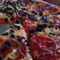 Das Foto wurde bei Nona&amp;#39;s Pizza N. Mesa von XKantu am 10/4/2013 aufgenommen