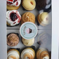 Foto diambil di FairyLand Cupcakes oleh Vanessa L. pada 12/20/2020