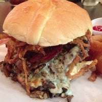 7/3/2013 tarihinde Burger B.ziyaretçi tarafından Bulldog Barbecue'de çekilen fotoğraf