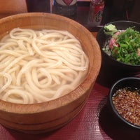 Photo taken at 楽釜製麺所 新宿歌舞伎町直売店 by Tak I. on 11/13/2012