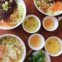Photo taken at Phở Huỹnh Hiệp (Kevin&#39;s Noodle House) by Renata R. on 8/30/2018
