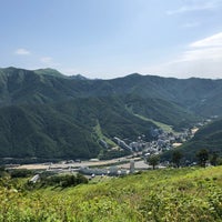Photo taken at 苗場スキー場第二ゴンドラ山頂 by itatas i. on 8/4/2018