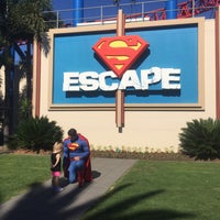 Foto diambil di Superman Escape oleh Christopher C. pada 5/29/2017