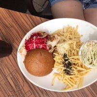 Foto diambil di Star Burger oleh Tülin S. pada 8/4/2019