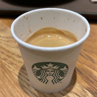Foto diambil di Starbucks oleh Abdullah pada 6/15/2022