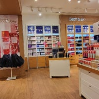 Photo taken at Bath &amp;amp; Body Works by Abdullah on 6/8/2023