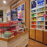 Photo taken at Bath &amp;amp; Body Works by Abdullah on 6/8/2023