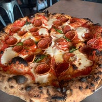 6/24/2019 tarihinde Gizem L.ziyaretçi tarafından Lombardi Pizza Co'de çekilen fotoğraf