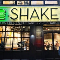 รูปภาพถ่ายที่ Shake Shack โดย Rita L. เมื่อ 1/28/2024