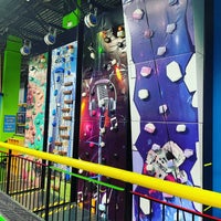 Photo taken at Bounce Trampoline Sports by Rita L. on 9/12/2022