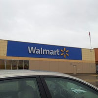 4/16/2013 tarihinde Paul T.ziyaretçi tarafından Walmart Supercentre'de çekilen fotoğraf