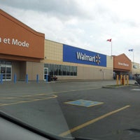 รูปภาพถ่ายที่ Walmart Supercentre โดย Paul T. เมื่อ 9/11/2013