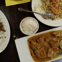 12/8/2016 tarihinde Brittany S.ziyaretçi tarafından Mandalay Restaurant &amp;amp; Cafe'de çekilen fotoğraf