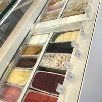 Foto scattata a Gelataria Neveiros da Bebeto M. il 11/22/2018