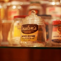 10/8/2013 tarihinde National Mustard Museumziyaretçi tarafından National Mustard Museum'de çekilen fotoğraf