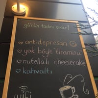Foto scattata a Eywa Coffee &amp;amp; Cake da Deniz D. il 10/17/2015