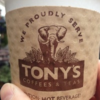 Das Foto wurde bei Tony&amp;#39;s Coffees &amp;amp; Teas von Gary H. am 3/7/2013 aufgenommen