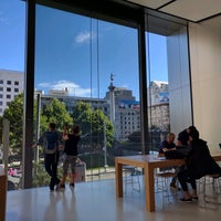 Photo taken at Apple Union Square by David H. on 8/29/2016